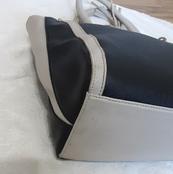 Marc New York Andrew Marc Color Block Handbag. - Picture 13 of 16